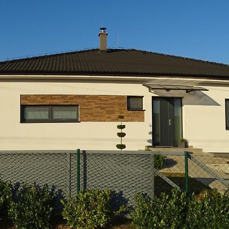 Mojmírovce Jenny Home מראה חיצוני תמונה