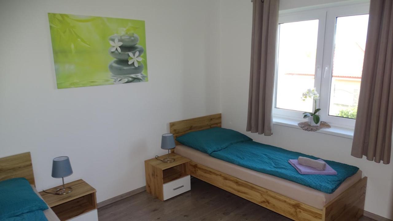 Mojmírovce Jenny Home מראה חיצוני תמונה