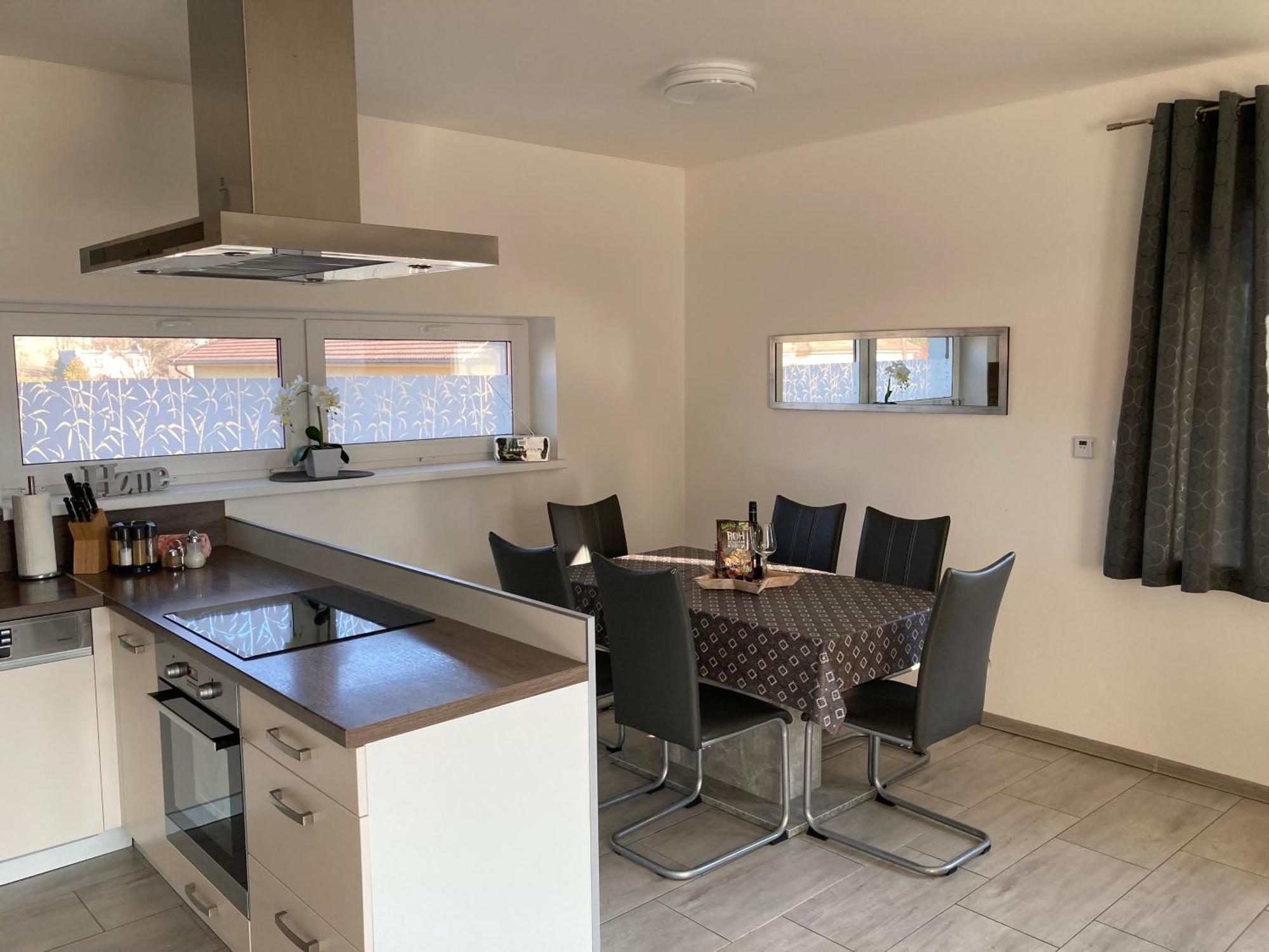 Mojmírovce Jenny Home מראה חיצוני תמונה